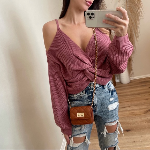 Hugs Quilted Faux Leather Chain Purse - Picture 6 of 8